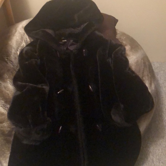 Faux fur coat for woman - Picture 2 of 4